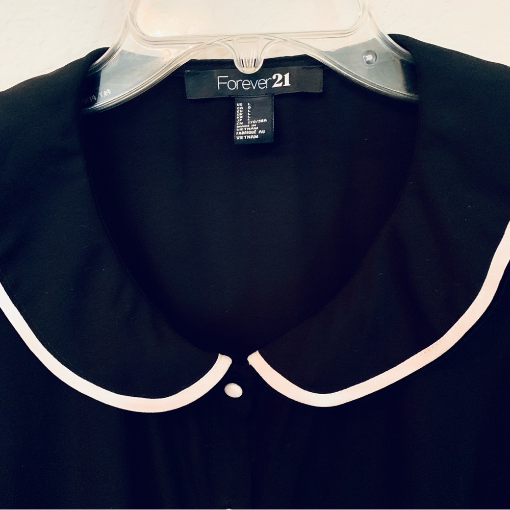 Forever 21 Black Dress Blouse with Contrast Buttons/Collar size Large - Picture 3 of 7